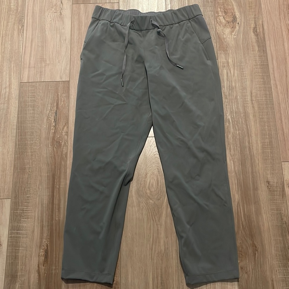 Lululemon 7/8 straight pant